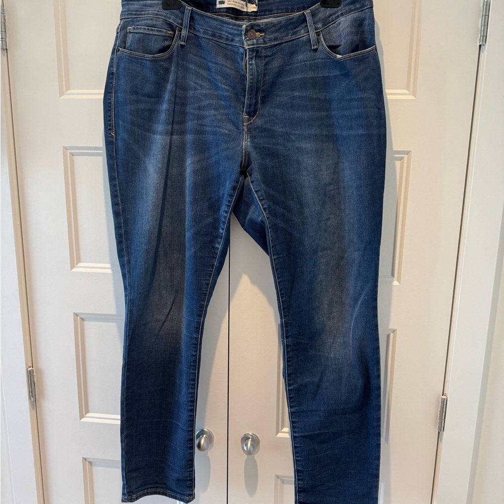 LEVI’S Mid Rise Skinny Stylish Blue Denim Jeans - SIZE 18W